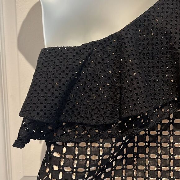 J.Crew‎ Black/Nude Eyelet Ruffle One Shoulder Top Size 6 - Picture 10 of 13